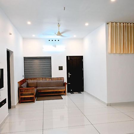 ChottanikaraElamkulam Penthouse - 3Bhk Ac With Kitchen - Kochiアパートメント エクステリア 写真