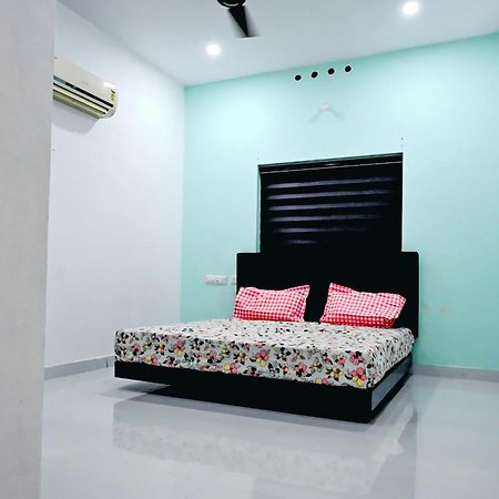 ChottanikaraElamkulam Penthouse - 3Bhk Ac With Kitchen - Kochiアパートメント エクステリア 写真