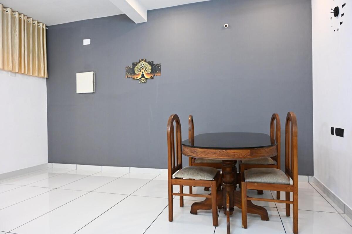 ChottanikaraElamkulam Penthouse - 3Bhk Ac With Kitchen - Kochiアパートメント エクステリア 写真